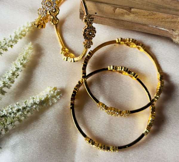 ANTIQUE GOLD BANGLE