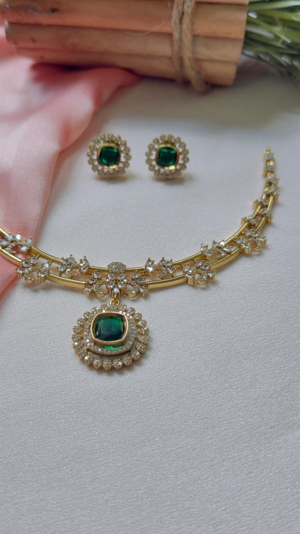 Premium Antique Gold Ad Necklace(Green)
