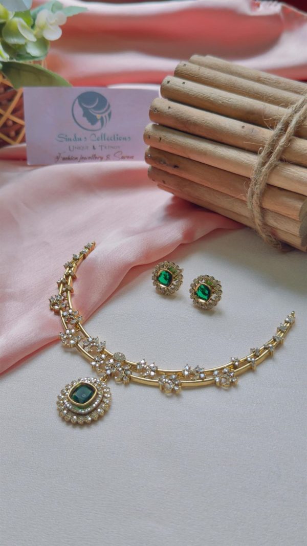 Premium Antique Gold Ad Necklace(Green) - Image 2