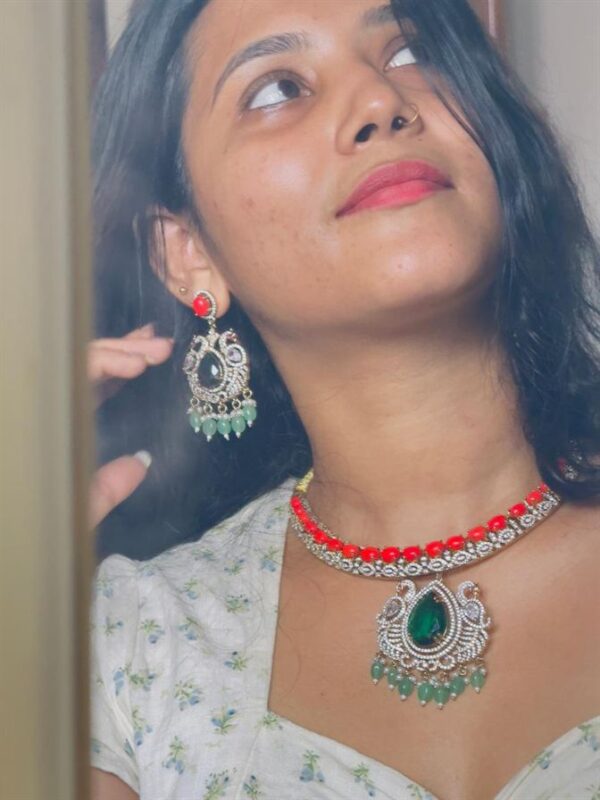 Pavalam exclusive emerald antique necklace with earrings